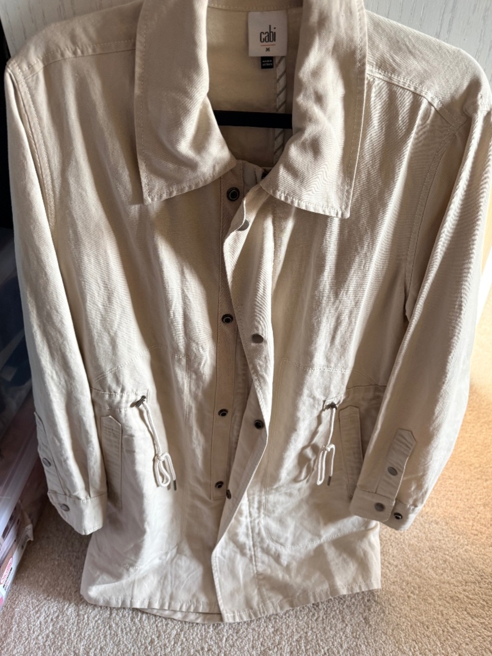 Cabi linen blend excursion anorak jacket in a neutral beige. Medium